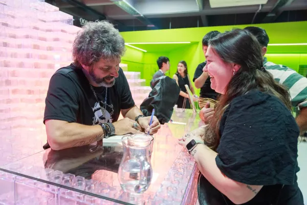 Novela, poesía, diccionarios y moda sustentable: un jueves con múltiples propuestas en la FILRos Novela, poesía, diccionarios y moda sustentable: un jueves con múltiples propuestas en la FILRos