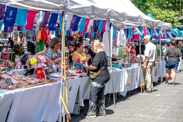 Llega la Feria Especial de Reyes 2025 a la plaza Sarmiento