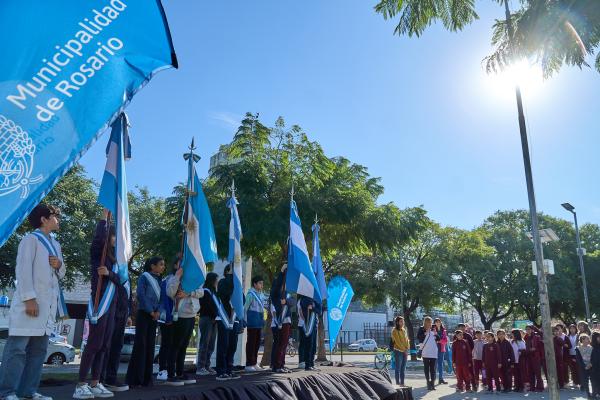 Niñas y niños del Distrito Noroeste celebraron a la bandera argentina