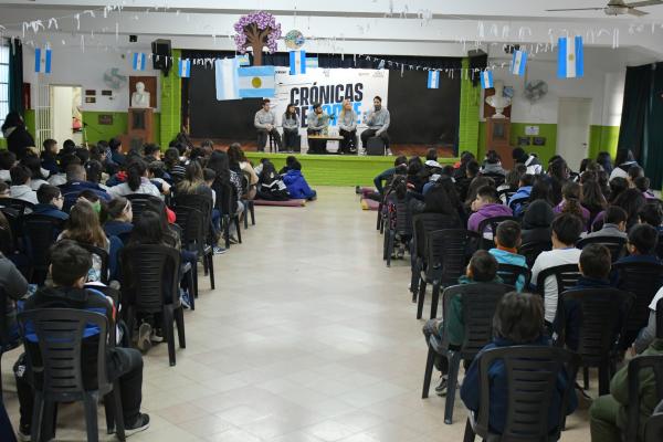 Más de 600 alumnas y alumnos de escuelas rosarinas ya pasaron por el programa Crónicas Deporte