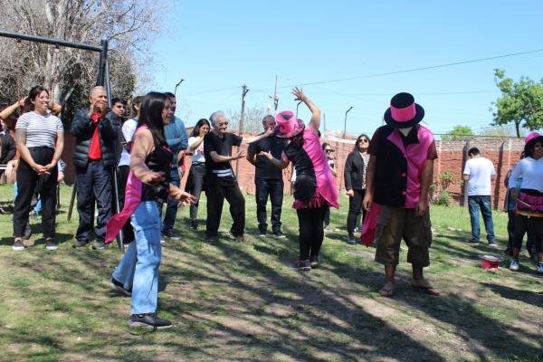 Algo más que techo y comida: el Hogar de Mayores, Refugio y Hostal Grandoli festejó la llegada de la primavera 