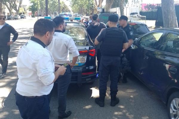 Demoraron a tres cuidacoches en el Festival Bandera