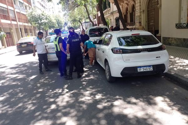 Agentes de Control fueron agredidos por una mujer cuidacoches que terminó detenida 