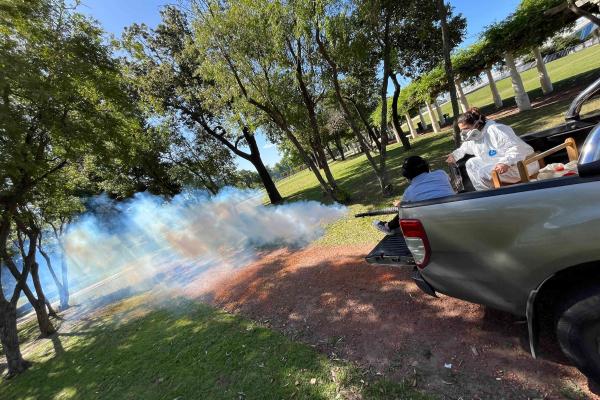 Continúan los operativos de fumigación en espacios verdes