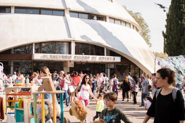 «Navidad bajo las estrellas»: llega una nueva edición de la feria impulsada por emprendedores al Complejo Astronómico