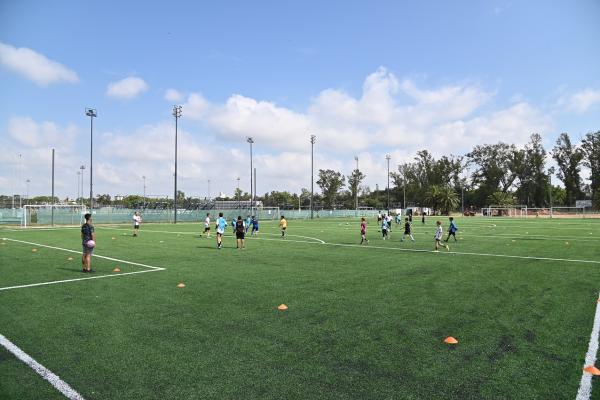 El óvalo central del Hipódromo suma canchas de fútbol y amplía su oferta deportiva 