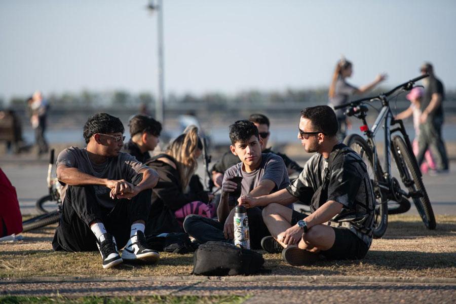 jovenes en el parque