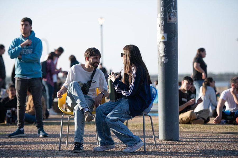 jovenes en el parque