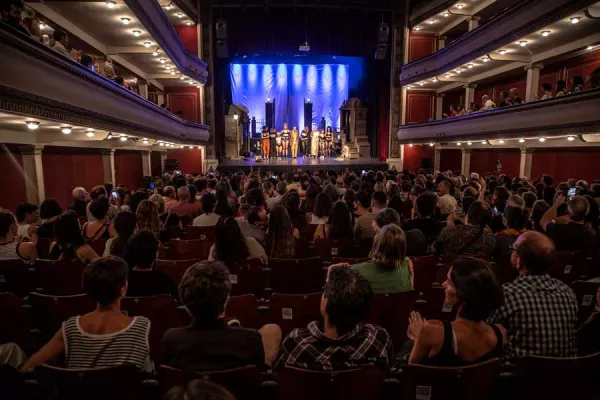 Remeras Negras en La Comedia