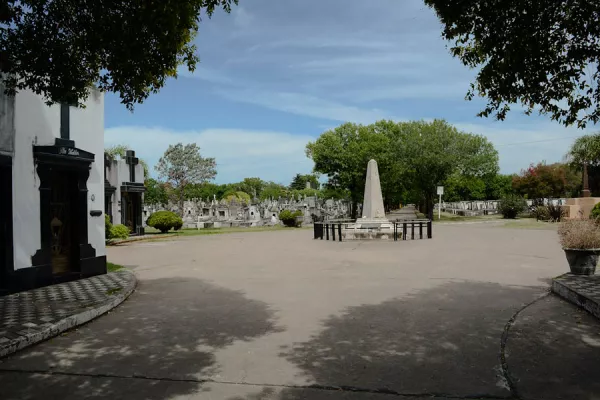 Calles dentro del cementerio La Piedad