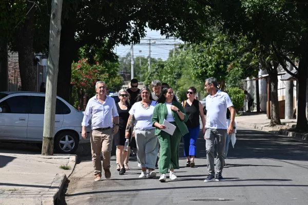 Recibimos la visita de una comitiva de Bloomberg Harvard, quienes recorrieron el barrio La Tablada y llevaron adelante un taller para trabajar un proyecto de colaboración enfocado en la justicia urbanística.